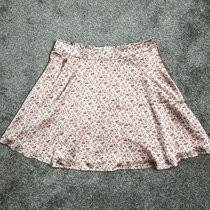 Hollister silky floral skirt 🌸